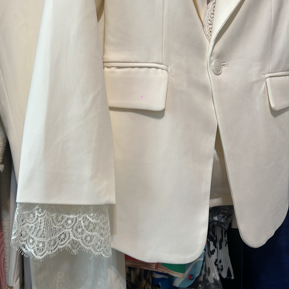 FENDAS White Pantsuit w Lace Design Trim 34/XS - Picture 6 of 16